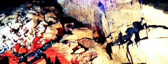 White Scar Cave is one of Locais curtidos por Ricardo.