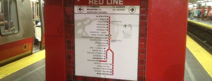 MBTA Red Line is one of สถานที่ที่ 💋Meekrz💋 ถูกใจ.