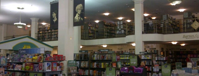 Barnes & Noble is one of Liane'nin Beğendiği Mekanlar.