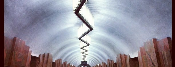 metro Barrikadnaya is one of Lugares favoritos de Draco.