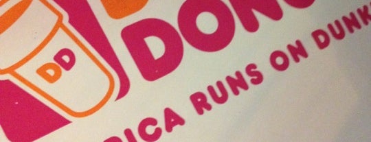 Dunkin' is one of Lugares favoritos de Henoc.