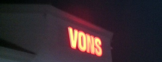 VONS is one of สถานที่ที่ Elana ถูกใจ.