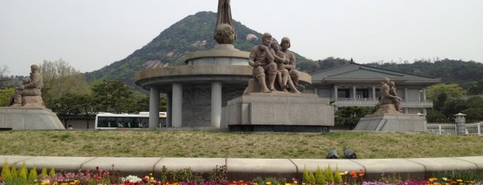 Cheongwadae Sarangchae is one of Tempat yang Disukai Won-Kyung.