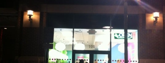 sweetFrog is one of Orte, die Aaron gefallen.