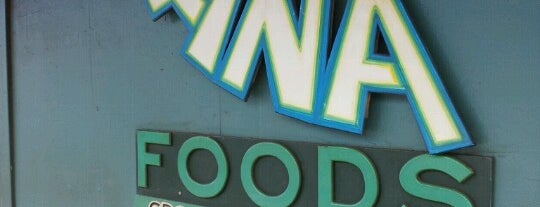 Mana Foods is one of สถานที่ที่ Amanda ถูกใจ.