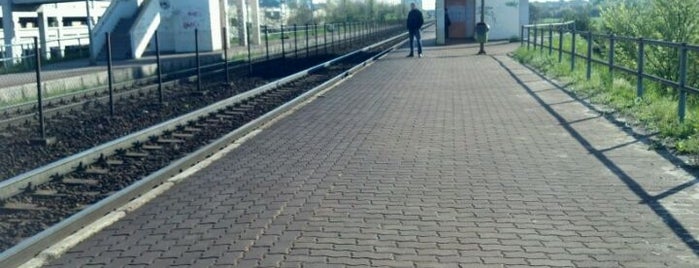 Budatétény megállóhely is one of Pályaudvarok, vasútállomások (Train Stations).