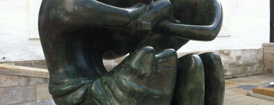 Выставка "Генри Мур и классичесикй канон современной скульптуры" is one of любимые места.