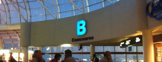 Concourse B is one of Locais curtidos por Aristides.