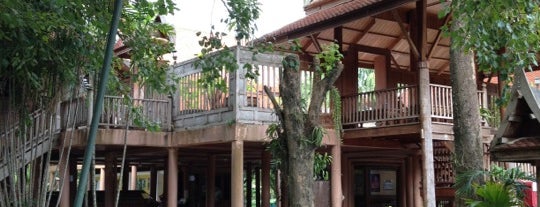 พิพิธภัณฑสถานแห่งชาติ กําแพงเพชร is one of Kamphaeng Phet Historical Park.