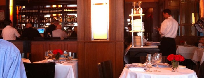 Paola's Restaurant is one of Lieux sauvegardés par Brett.