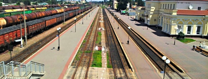 Kherson Railway Station is one of Залізничні вокзали України.