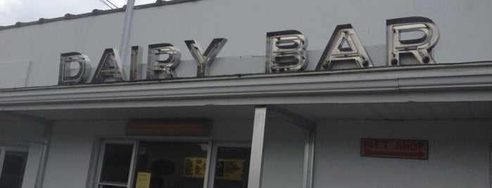 Heisler's Cloverleaf Dairy Bar is one of tangee'nin Beğendiği Mekanlar.