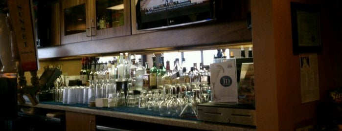 Mea Inu Bar & Grill is one of สถานที่ที่ Michael ถูกใจ.