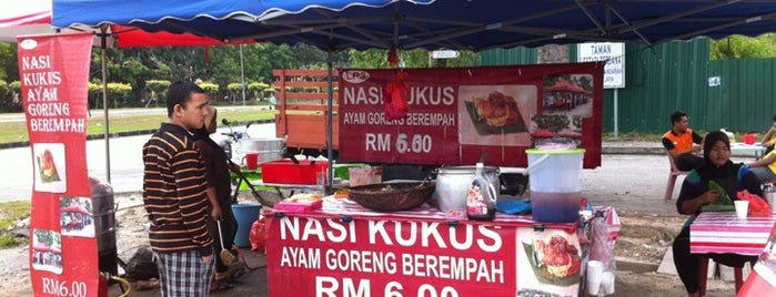Nasi Kukus Ayam Berempah LP3 is one of Makan @ Seri Kembangan/Serdang.