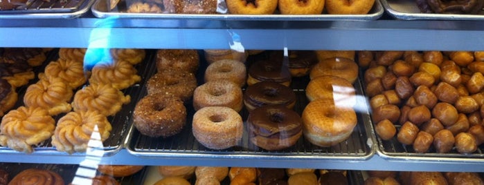 The Jelly Donut is one of Locais salvos de Erin.