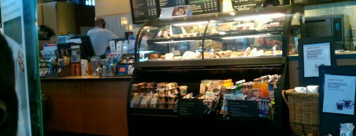 Starbucks is one of Lugares favoritos de Mark.