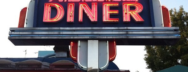 American City Diner is one of สถานที่ที่ Elena ถูกใจ.