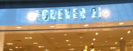 Forever 21 is one of JàNay 님이 좋아한 장소.