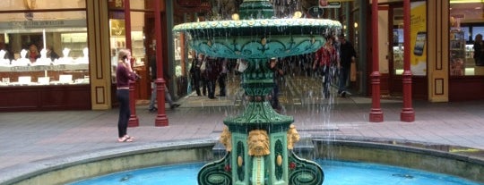 Rundle Mall Fountain is one of Adelaide 吃拉撒.