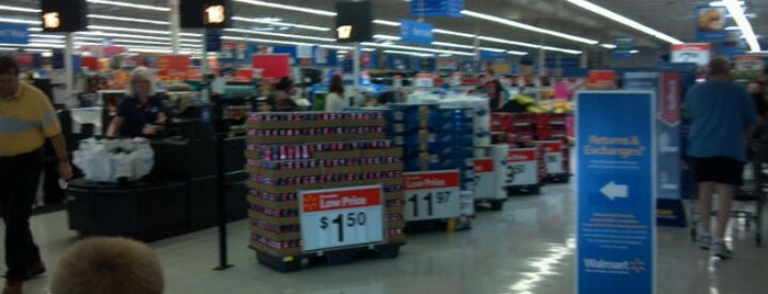 Walmart Supercenter is one of Locais curtidos por Phyllis.