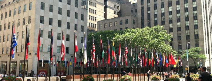 30 Rockefeller Plaza is one of Traveling New York.