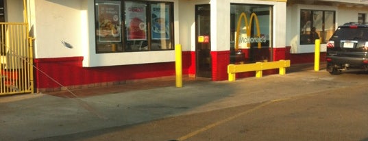 McDonald's is one of Orte, die Kitty gefallen.