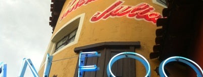 Uncle Julio's is one of Lugares favoritos de Terry.