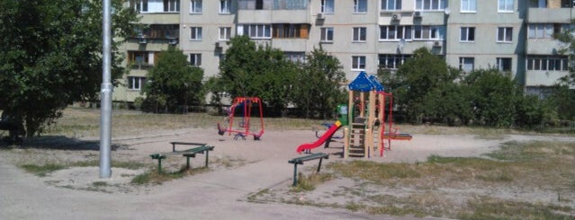 Детская площадка во дворе is one of Lieux qui ont plu à Alena.