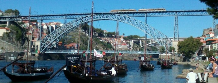 Ponte Dom Luís I is one of O Porto em 24h.