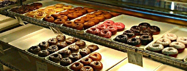 Morning Donuts is one of Lugares favoritos de Kimberly.