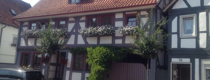 Brüder Grimm Haus is one of สถานที่ที่ ozlem ถูกใจ.