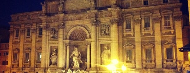 Fontaine de Trevi is one of Roma.