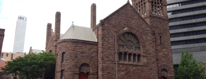 First United Methodist Church is one of Orte, die Susan gefallen.