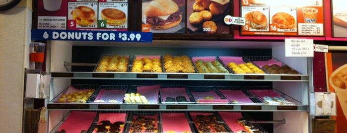 Dunkin' is one of Lugares favoritos de Lisa.