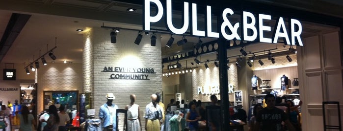 PULL & BEAR is one of Lieux qui ont plu à Rosse Marie.