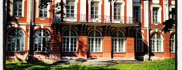 Saint Petersburg State University is one of Tempat yang Disukai Victoria.
