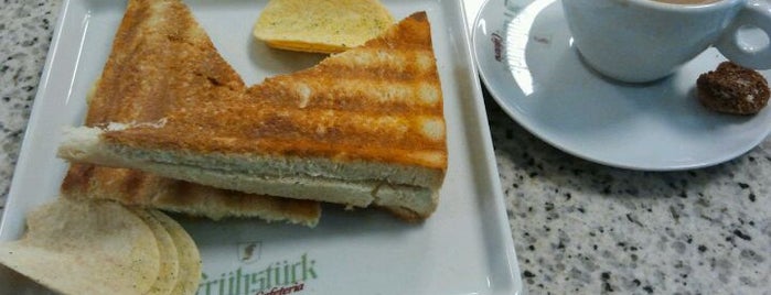 Frühstück Cafeteria is one of Agnolli 님이 좋아한 장소.