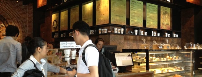 Brown Coffee & Bakery is one of สถานที่ที่ Andrea ถูกใจ.