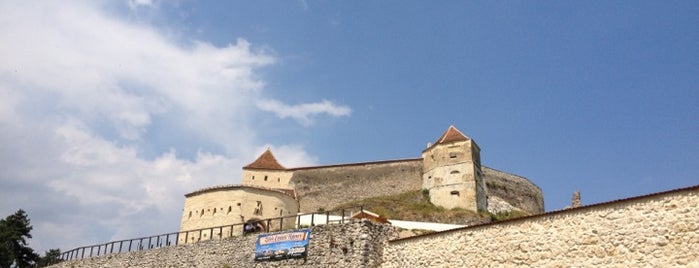 Cetatea Râșnov is one of Lugares favoritos de Thomas.
