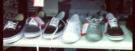 Vans Skateshop is one of Annaさんのお気に入りスポット.