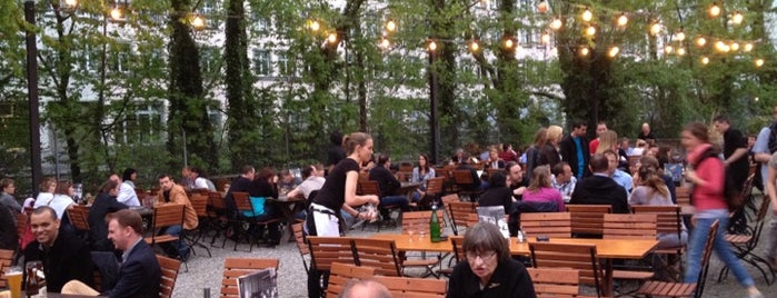 Restaurant Reithalle is one of Locais curtidos por P.O.Box: MOSCOW.