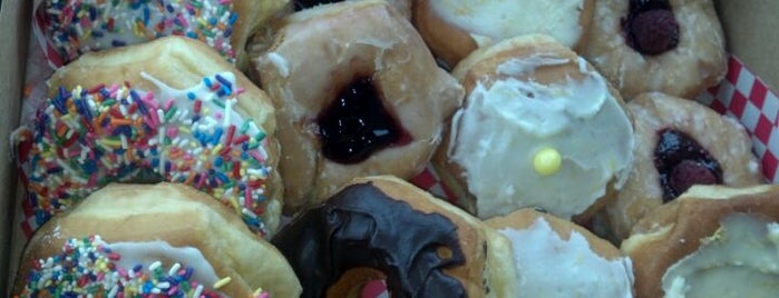 Granny's Gourmet Donuts is one of Posti salvati di Kimmie.