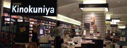 Books Kinokuniya 紀伊國屋書店 is one of kazahel'in Beğendiği Mekanlar.