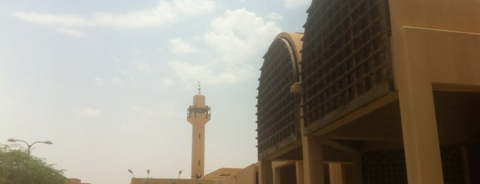 Foreign Housing Compound is one of Tempat yang Disukai Taher.