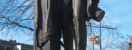 Lincoln Statue is one of Locais curtidos por Matt.