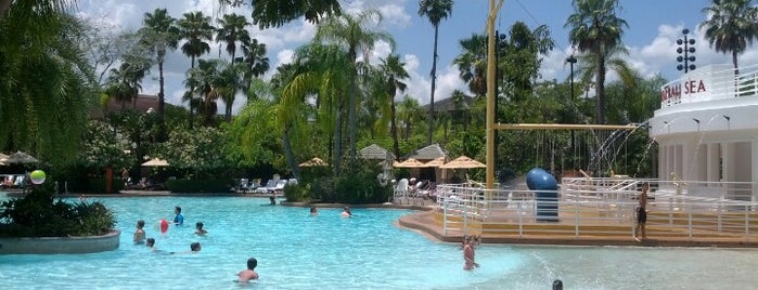 Loews Royal Pacific Resort Lagoon Pool is one of Posti che sono piaciuti a April.