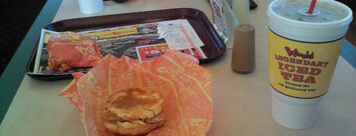 Bojangles' Famous Chicken 'n Biscuits is one of Locais curtidos por Mike.
