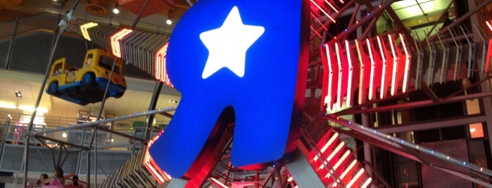 Toys"R"Us is one of New York Trip Must See &Dos.