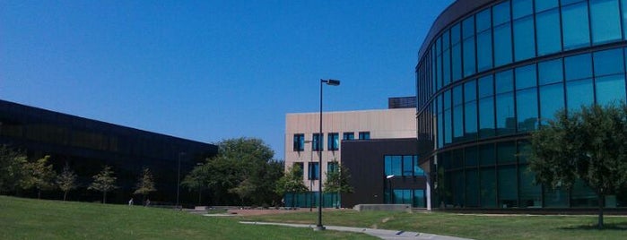 University of Houston-Clear Lake is one of Tempat yang Disukai Julie.