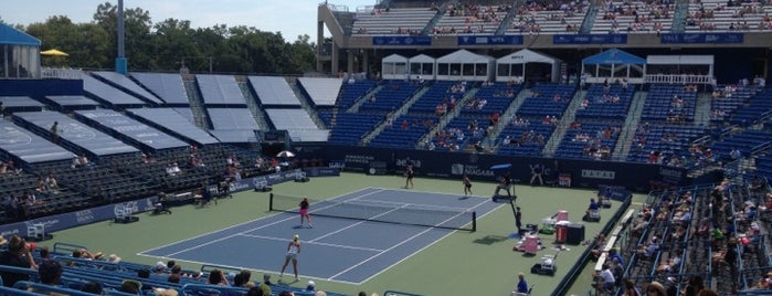 Connecticut Open at Yale is one of สถานที่ที่ Charles ถูกใจ.
